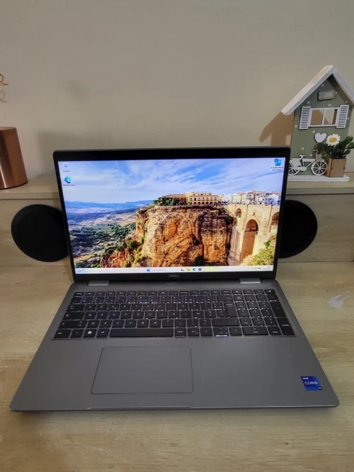 DELL PRECISION 3581 | CORE i7-13700H | NVIDIA RTX A500 4GB | 512 SSD | 16GB RAM | WORKSTATION