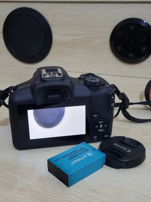 Canon EOS R100 hybride APS-C 24.1 MP - Vidéo 4K 30p - AF CMOS Dual Pixel - Viseur OLED - Wi-Fi/Bluetooth + Objectif stabilisé RF-S 18-45mm f/4.5-6.3 IS STM