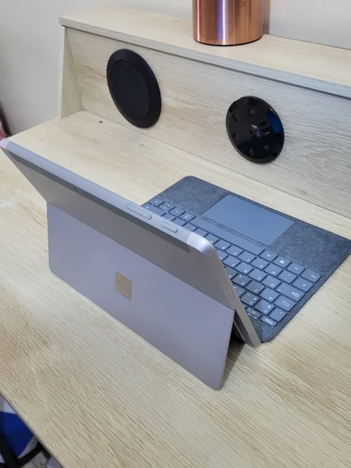 Microsoft Surface GO 2 TACTILE | CORE M3-8100Y 1.61GHz | 8GB RAM | 256GB SSD | LTE 4G | Poids : 544g