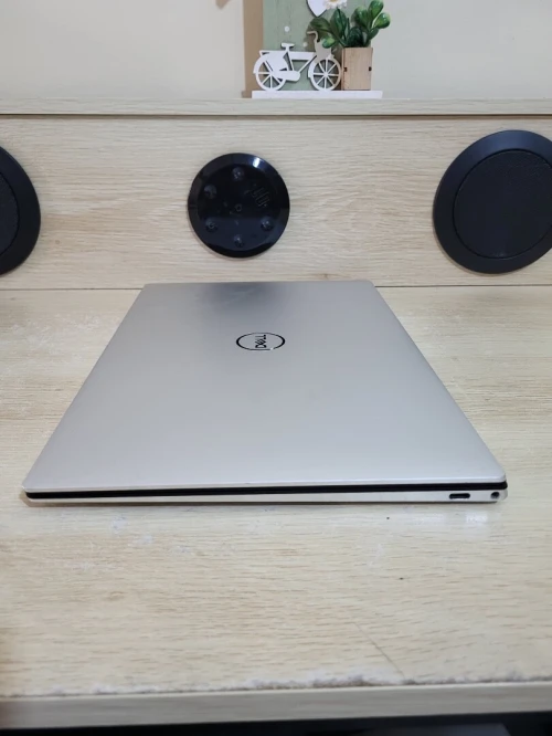 DELL XPS 9300 | CORE i7-1065G7 | 16GB RAM | 512GB NVMe SSD | INTEL IRIS XE GRAPHICS