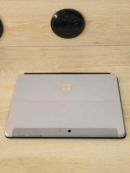 Microsoft Surface GO 2 TACTILE | CORE M3-8100Y 1.61GHz | 8GB RAM | 128GB SSD | | Poids : 544g