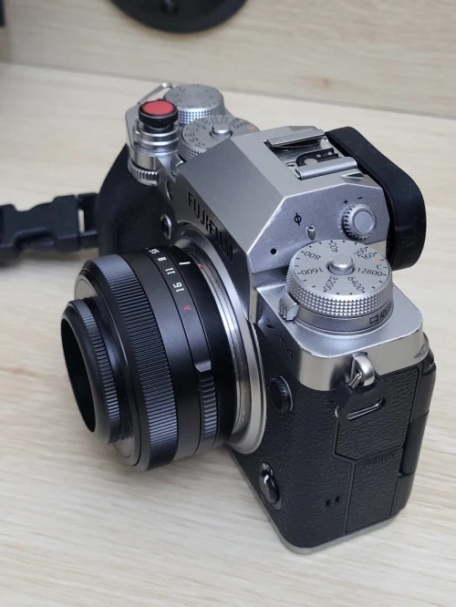 Fujifilm X-T4 sans miroir | 26Mpx | APS-C | 4K/UHD 60 pi/s | + OBLECTIF  TTARTISAN 27mm f/2.8 X AF