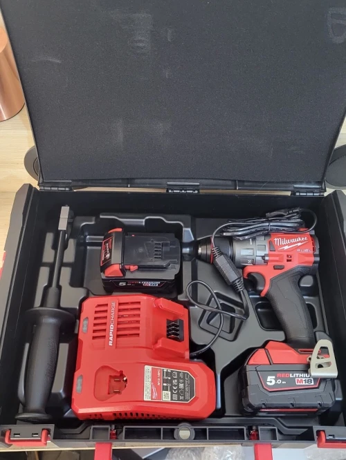 PERCEUSE VISSEUSE À PERCUSSION FUEL 18V - M18 FDD3-502X + 2 BATTERIES 18V 5 AH + 1 CHARGEUR M12-18FC MILWAUKEE + Coffret HD Box - NEUF JAMAIS UTILISÉ.