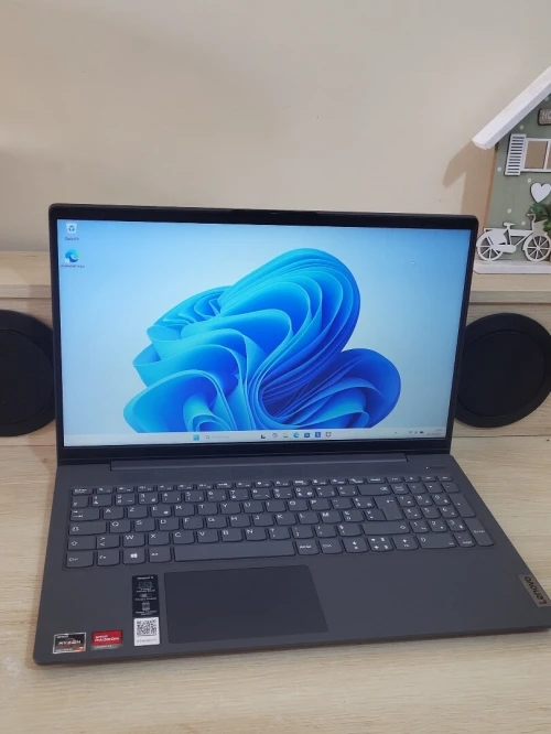 Lenovo IdeaPad 15.6'' FHD | RYZEN 7 5700U | 8GB RAM | 512GB NVMe SSD | AMD RADEON GRAPHICS 2GB