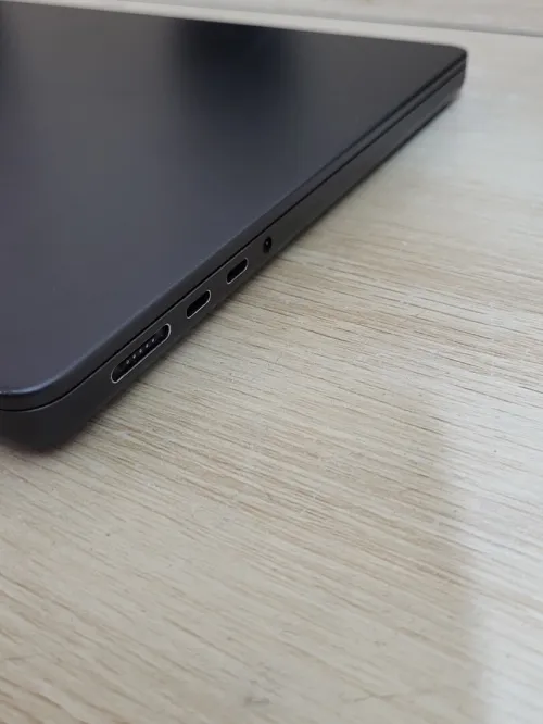 MacBook Pro M3 2024 Noir sidéral | PUCE M3 11 CORE | GPU 14 CORE | 18GB RAM | 512GB SSD | CYCLES 240 | CAPACITÉ BATTERIE 88%