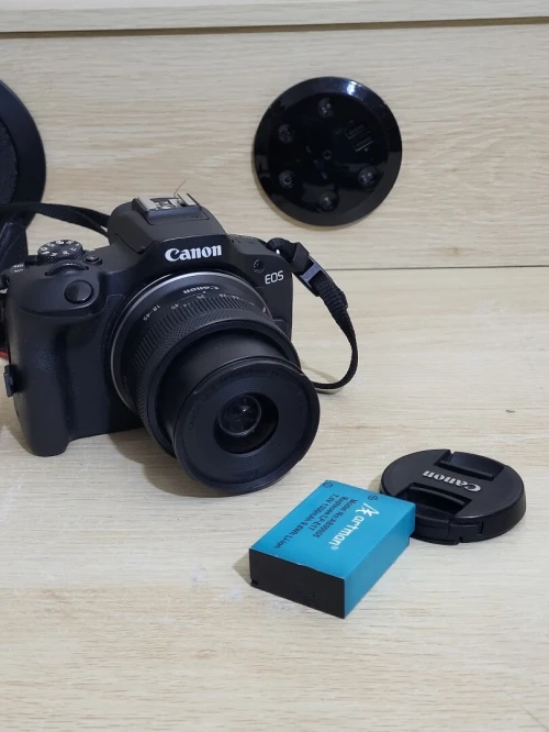Canon EOS R100 hybride APS-C 24.1 MP - Vidéo 4K 30p - AF CMOS Dual Pixel - Viseur OLED - Wi-Fi/Bluetooth + Objectif stabilisé RF-S 18-45mm f/4.5-6.3 IS STM