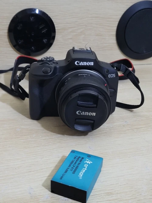Canon EOS R100 hybride APS-C 24.1 MP - Vidéo 4K 30p - AF CMOS Dual Pixel - Viseur OLED - Wi-Fi/Bluetooth + Objectif stabilisé RF-S 18-45mm f/4.5-6.3 IS STM