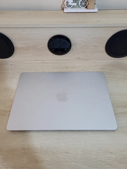 MacBook Air M4 2024 Argent | PUCE M4 8 CORE | GPU 10 CORE | 16GB RAM | 512GB SSD | CYCLES 95 | CAPACITÉ BATTERIE 100%