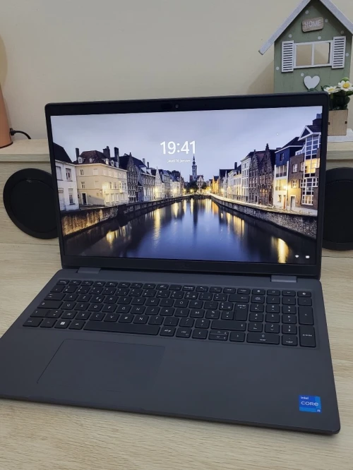 DELL LATITUDE 3540 2024 15.6 FHD | INTEL 13EME GENERATION CORE I5 1335U | 8GB RAM | 256GB NVMe SSD