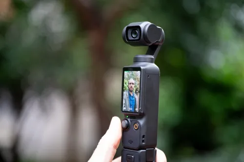 DJI Osmo Pocket 3 Créateur Combo Bundle, camera vlog CMOS 1'' et Vidéo 4K/120 ips, digital et petite, Stabilisation à 3 axes, Suivi Facial/Objet, MAP rapide, avec Micro pour un Son net