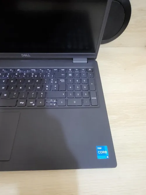 DELL LATITUDE 3520 15.6'' FHD | INTEL CORE i5 1135G7 | 8GB RAM | 256GB SSD | INTEL IRIS XE GRAPHICS