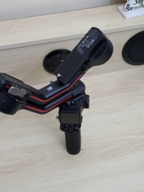 DJI RONIN RS 3 Stabilisateur de nacelle à 3 Axes pour Reflex et caméras Canon/Sony/Nikon....