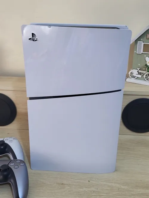 Sony Console PlayStation 5 Slim - UHD 8K - 1TB + 2 MANETTES - Édition Digital (VERSION SANS DISC DVD) (Modèle Slim) CFI-2016