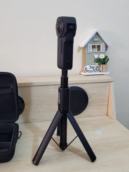 Insta360 One RS 1-inch 360 Edition - Caméra 360 VIDEO UHD 6K avec Deux capteurs 1 Pouce, co-conçue avec Leica, Photo 21MP, stabilisation FlowState, Faible luminosité de qualité, résistante à l'eau