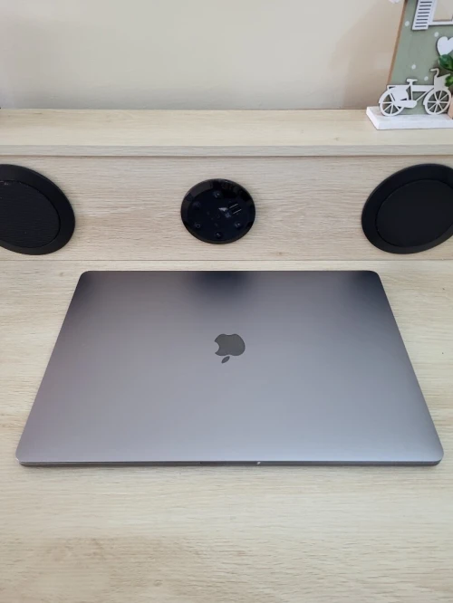 MacBook Pro 16" 2019 | CORE i7 | 16GB RAM | AMD RADEON PRO 555X 4GB | 256GB SSD | GAMME Workstation