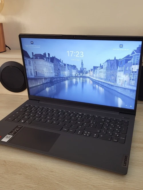 Lenovo IdeaPad 15.6'' FHD | RYZEN 7 5700U | 8GB RAM - 512GB SSD | AMD Radeon Graphics 2GB