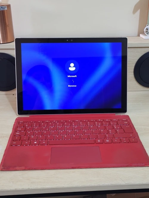 Microsoft Surface Pro 4 | INTEL CORE i7 6650U | 8GB RAM | 256 SSD | INTEL IRIS GRAPHICS