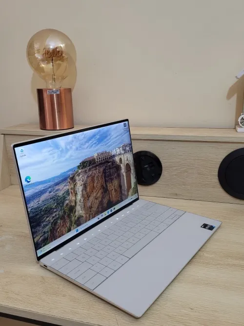 DELL XPS 9320 | EVO CORE i7-1260P | 16GB RAM | 512GB SSD | INTEL IRIS XE GRAPHICS
