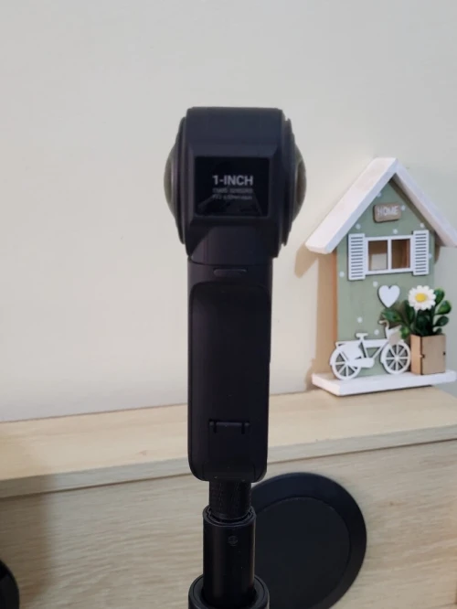 Insta360 One RS 1-inch 360 Edition - Caméra 360 VIDEO UHD 6K avec Deux capteurs 1 Pouce, co-conçue avec Leica, Photo 21MP, stabilisation FlowState, Faible luminosité de qualité, résistante à l'eau