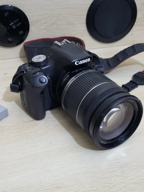 Canon EOS 500D Appareil photo numérique Reflex 15.1 Mpix + Objectif Canon EF-S 18-200 mm f/3,5-5,6 IS APS-C