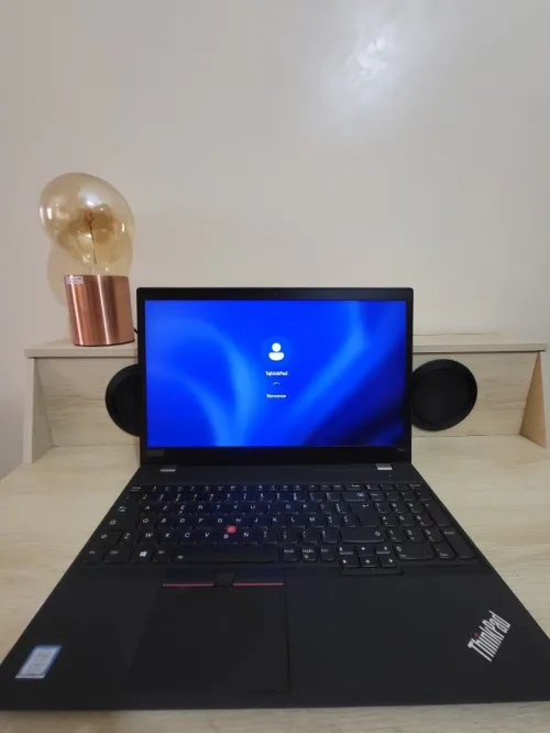 THINKPAD P53s 15.6 FHD | CORE i7 8565U | NVIDIA QUADRO P520 2GB | 8GB RAM | 256 NVME SSD