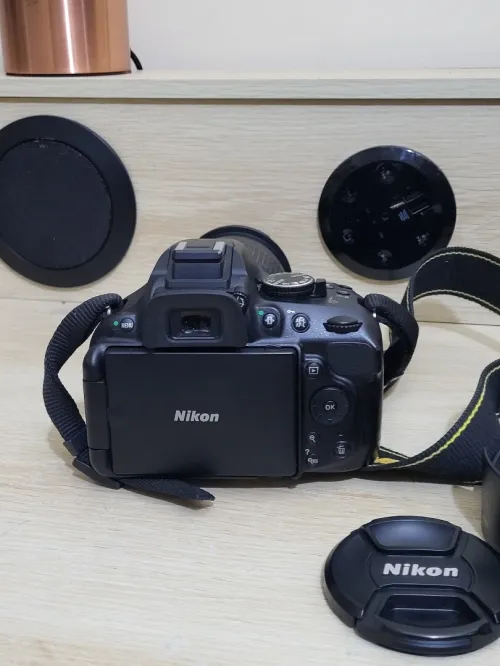 Nikon D5200 Appareil photo numérique Réflex 24,2 Mpix + Objectif AF-S DX 18-105mm f/ ED VR