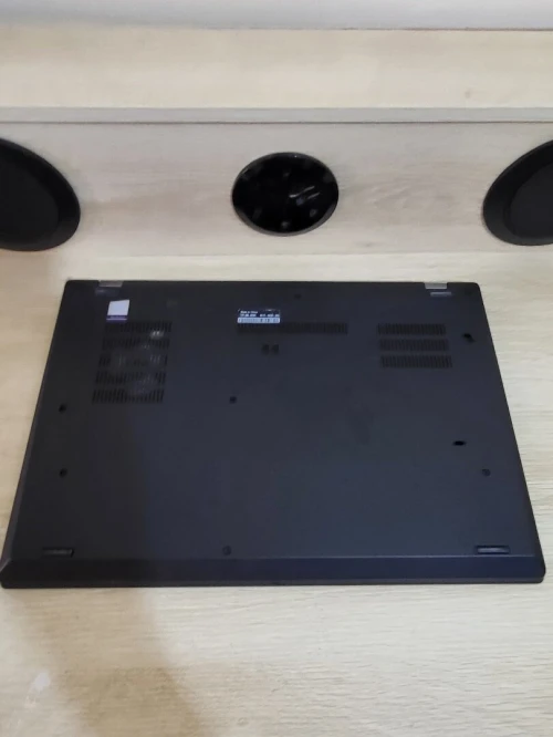 THINKPAD P53s 15.6 FHD | CORE i7 8565U | NVIDIA QUADRO P520 2GB | 8GB RAM | 256 NVME SSD