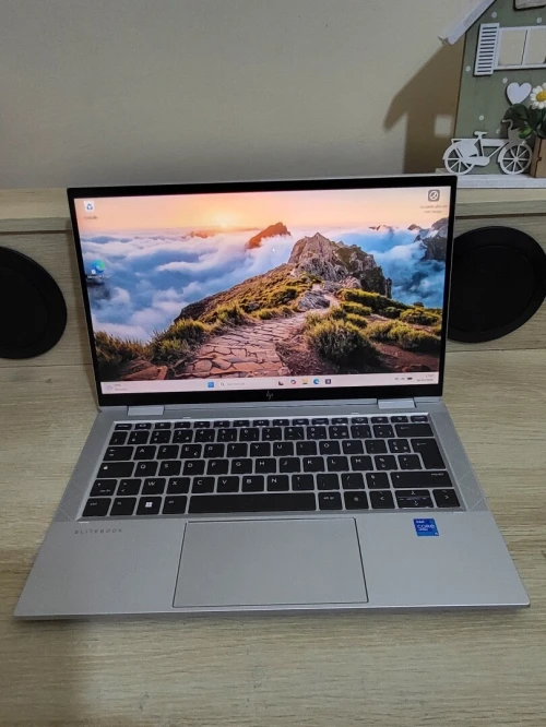 HP EliteBook X360 1030 G8 TACTILE 2-En-1 | CORE i5-1145G7 | 16GB RAM | 256GB NVME SSD |
