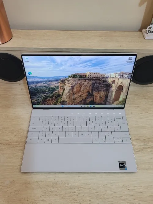DELL XPS 9320 | EVO CORE i7-1260P | 16GB RAM | 512GB SSD | INTEL IRIS XE GRAPHICS