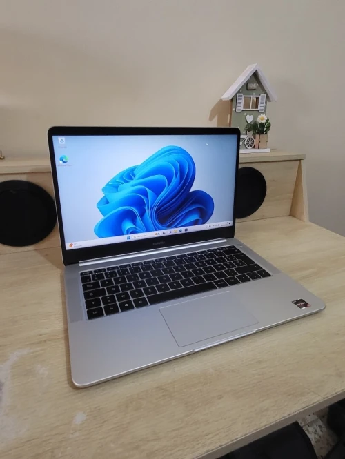 Huawei MateBook 14 POUCES FHD | Ryzen 5 2500U | 8GB RAM | 500GB SSD | Radeon VEGA 8 Mobile Graphics