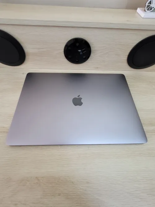 MacBook Pro 15.6" | CORE i7 | 16GB RAM | AMD RADEON PRO 560 4GB | 512GB SSD | GAMME Workstation 