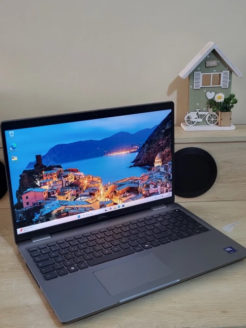 DELL PRECISION 3591 | CORE Ultra 7 165H | NVIDIA RTX 2000 ADA GEN 8GB | 1To NVMe SSD | 32GB RAM | WORKSTATION