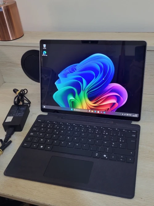 AI Microsoft Surface Pro 11 Copilot+ | OLED 2.8K 13" Tactile 120 Hz | INTEL CORE Ultra 5 236V | 16GB RAM | 256GB RAM | Arc Graphics 130V 8GB | Platine Tablette | Hybride 2-en-1