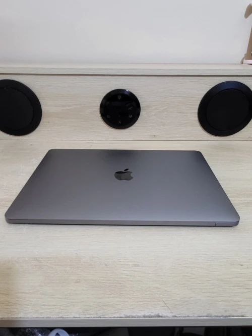 MacBook Pro Touch Bar Mid 2019 13-inch | INTEL CORE I5 QUATRE COEURS | 8GB RAM | 256GB SSD