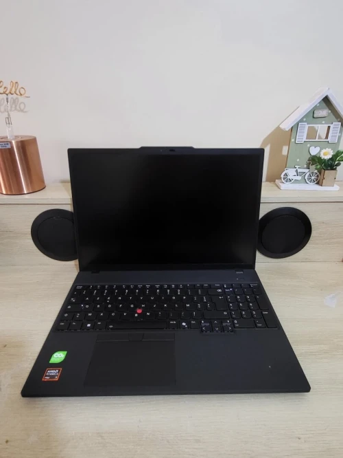 THINKPAD P16s GEN 4 | RYZEN AI 7 PRO 350/w | 32GB RAM | 512GB | RADEON 860M 8GB | Workstation