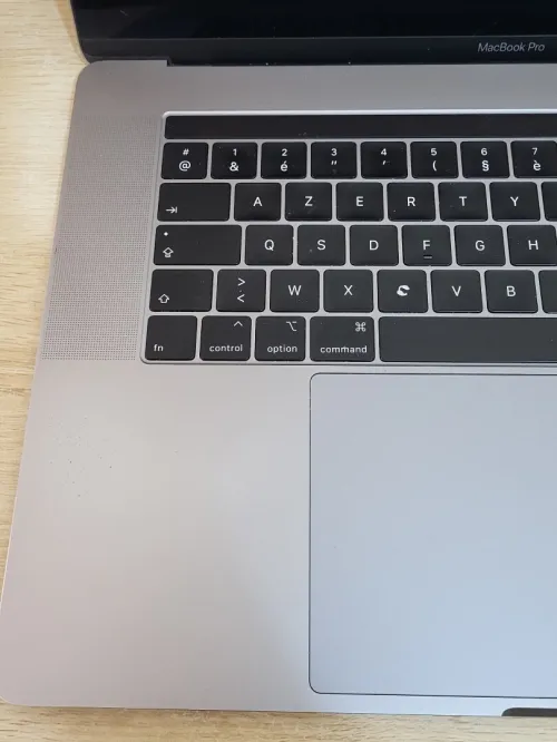 MacBook Pro 16" 2019 | CORE i7 | 16GB RAM | AMD RADEON PRO 555X 4GB | 256GB SSD | GAMME Workstation