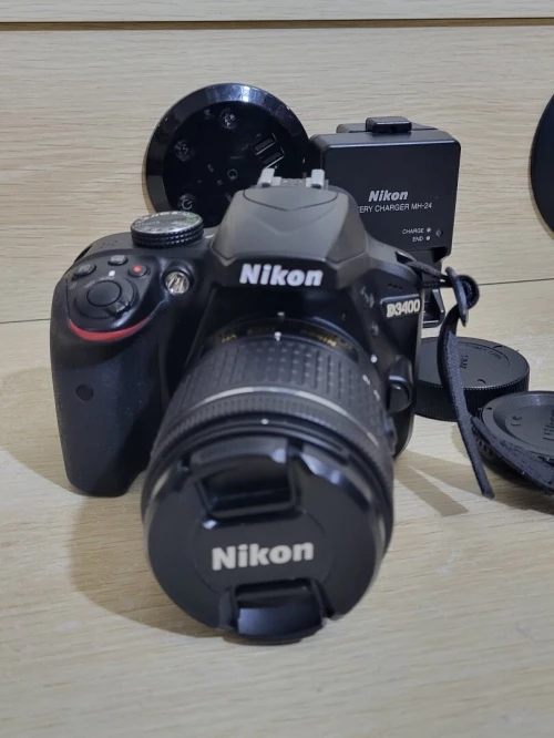 Nikon D3400 Appareil Photo Numérique Réflex 24.2 Mpix + OBJECTIF Nikon AF-P DX Nikkor 18 55mm f 3.5 5.6 g vr