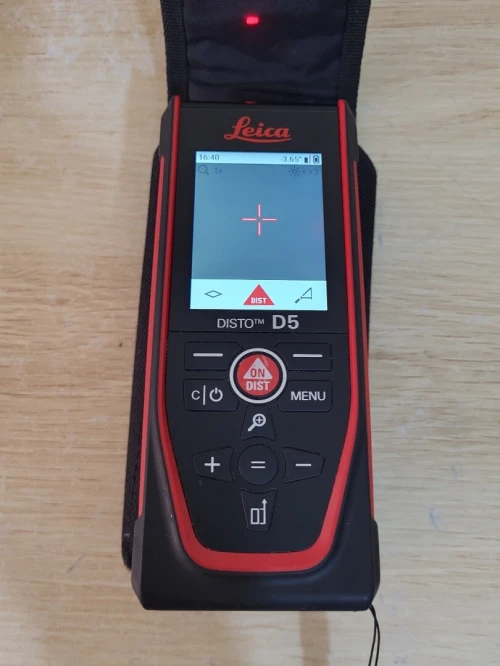 Leica DISTO D5 - télémètre Laser Professionnel avec Bluetooth (appli), viseur numérique (pour intérieur et extérieur) et capteur d'inclinaison pour Mesure de Profil et d'angle