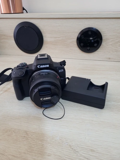 Canon EOS R50 hybride APS-C 24.2Mpx vidéo UHD 4K/30p WiFi + objectif RF-S 18-45mm F4.5-6.3 IS STM