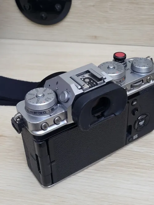 Fujifilm X-T4 sans miroir | 26Mpx | APS-C | 4K/UHD 60 pi/s | + OBLECTIF  TTARTISAN 27mm f/2.8 X AF
