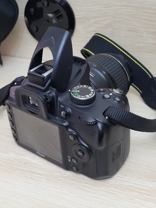 Nikon D3200 Appareil photo reflex 24Mpx + OBJECTIF Nikon AF-S DX Nikkor 18-55mm f/ ED II