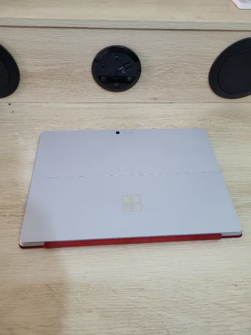 Microsoft Surface Pro 4 | INTEL CORE i7 6650U | 8GB RAM | 256 SSD | INTEL IRIS GRAPHICS