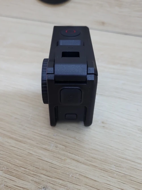 DJI Osmo Action 4 - Caméra d'Action étanche 4K/120 FPS Images saisissantes en Basse lumière 1770mAh