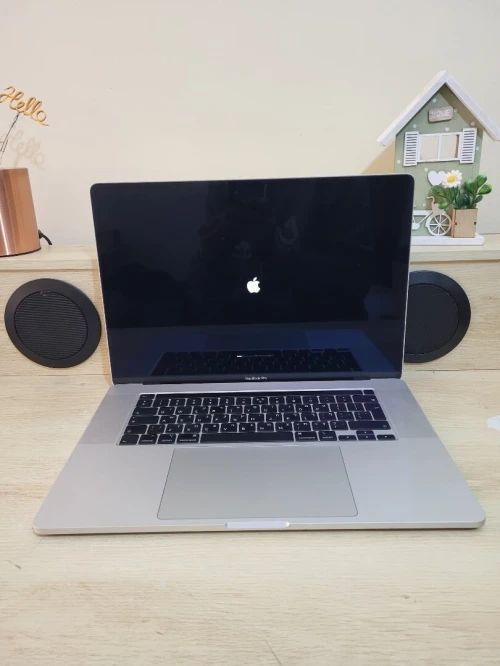 MacBook Pro 16" 2019 | CORE i7 | 16GB RAM | AMD RADEON PRO 5300M 4GB | 512GB SSD |GAMME Workstation