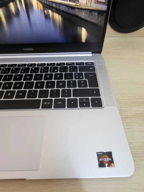 Huawei MateBook 14 POUCES FHD | Ryzen 5 2500U | 8GB RAM | 500GB SSD | Radeon VEGA 8 Mobile Graphics
