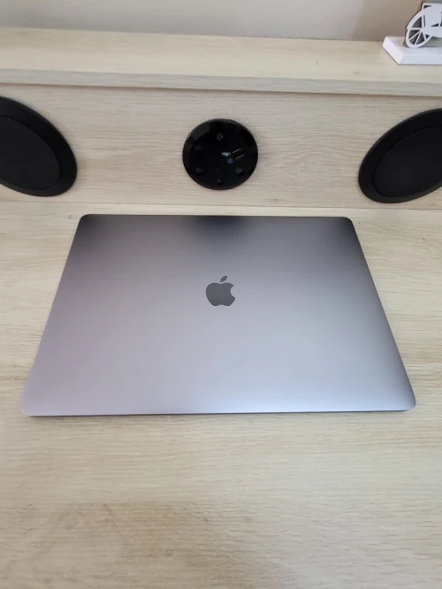 MacBook Pro 15.6" | CORE i7 | 16GB RAM | AMD RADEON PRO 560 4GB | 512GB SSD | GAMME Workstation 