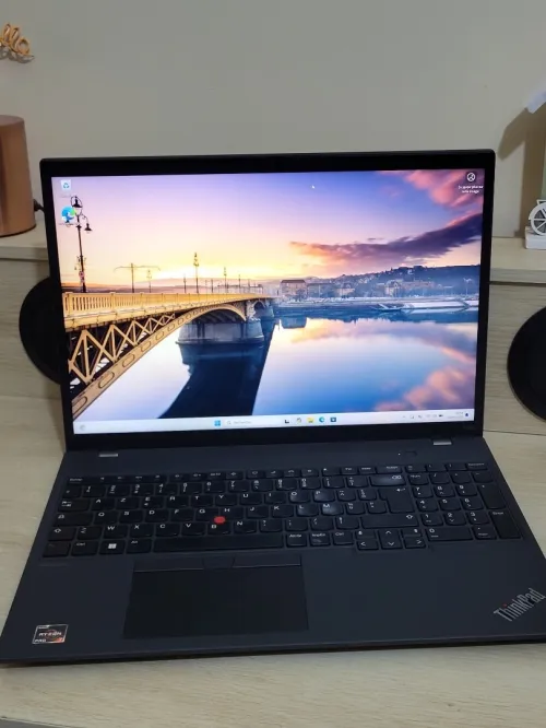 LENOVO THINKPAD P16S GEN 2 | RYZEN 7 PRO 7840U w| 32GB RAM | 512GB SSD | RADEON 780M GRAPHICS 4GB