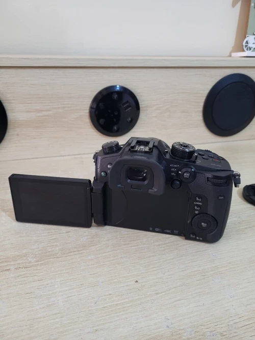 Panasonic Lumix DC-GH5 Appareil photo hybride de 20.3 MP | Vidéo UHD 4K/60p à durée illimitée + OBJECTIF Lumix G Vario 12-60mm f/3.5-5.6 Asph