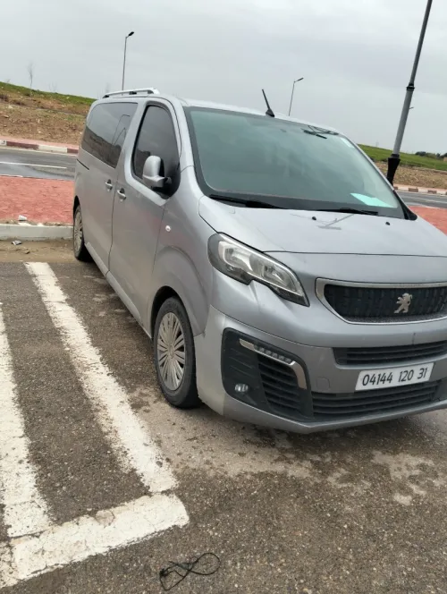 Location voiture 9 place expert 2020