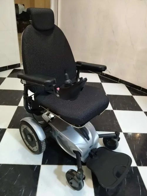 Fauteuil roulant électrique Invacare Pronto (Très bon état)